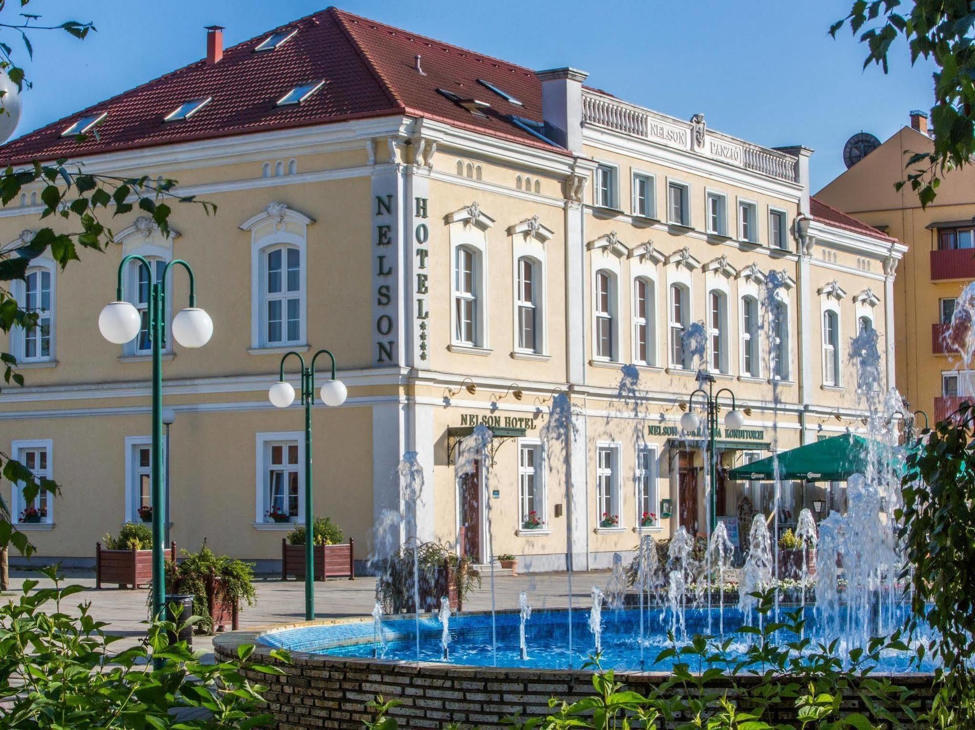 Nelson Hotel Hajdúszoboszló Buitenkant foto