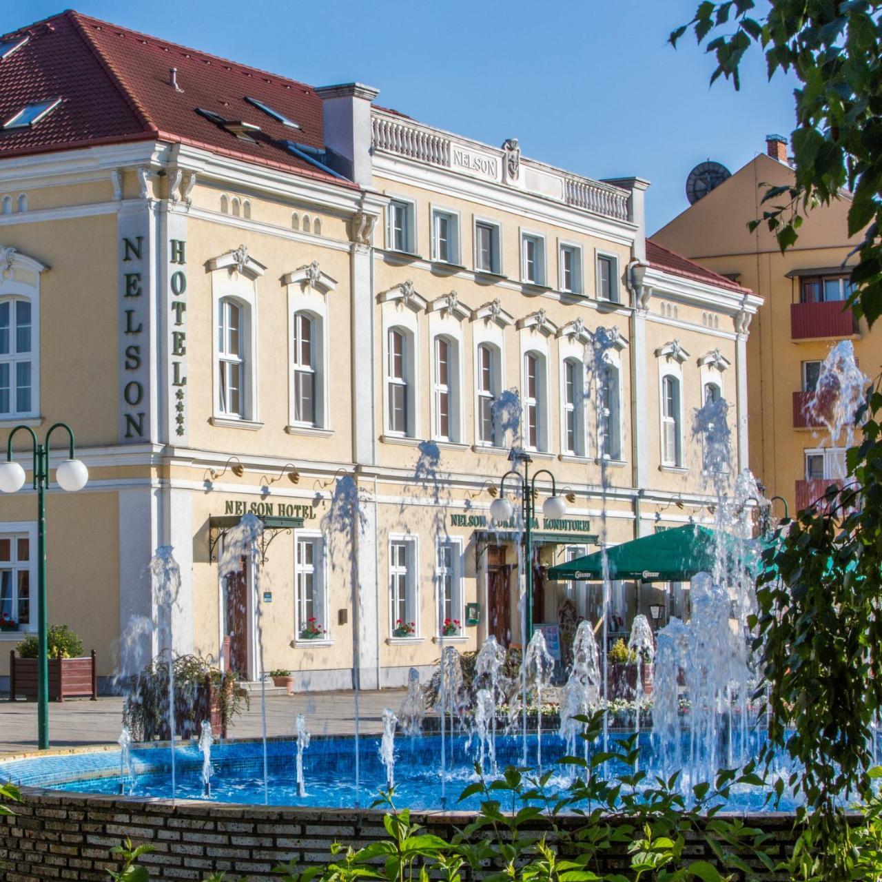 Nelson Hotel Hajdúszoboszló Buitenkant foto