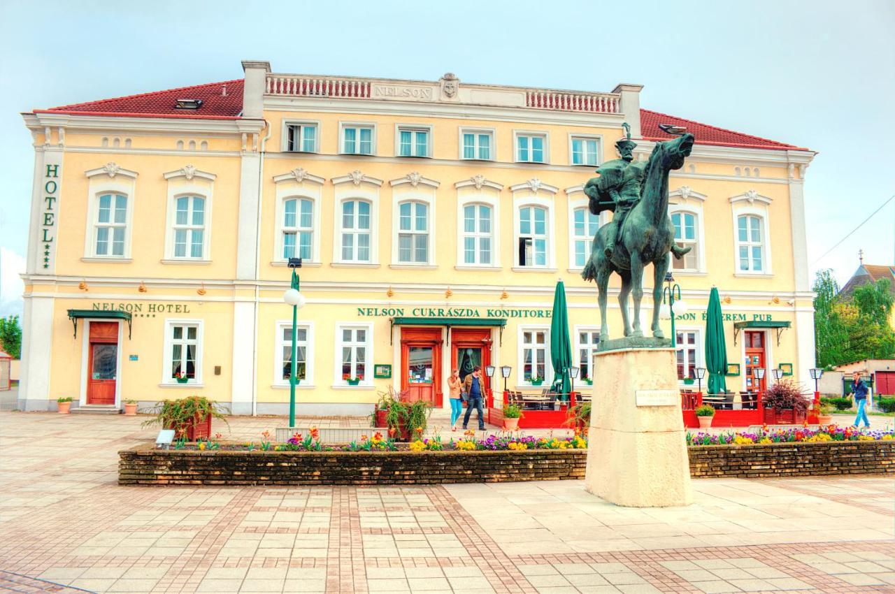 Nelson Hotel Hajdúszoboszló Buitenkant foto